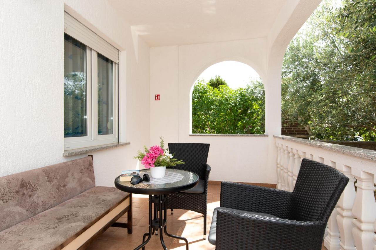 Adria-Holiday House With A Private Pool In Krk Kornić Extérieur photo